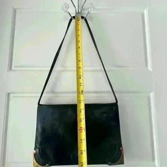 VINTAGE LEATHER SHOULDER BAG  GOLD HARDWARE - Picture 9 of 13